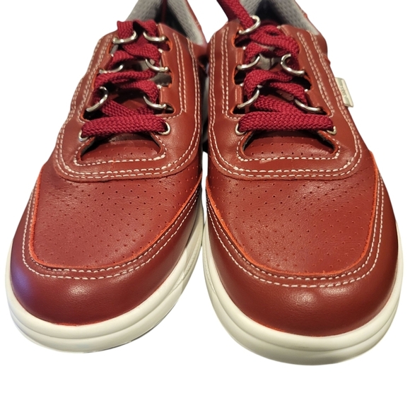 SAS Sporty Lux Trainer Walking Leather Shoe Ruby Perf Size 7 Slim - Picture 2 of 10